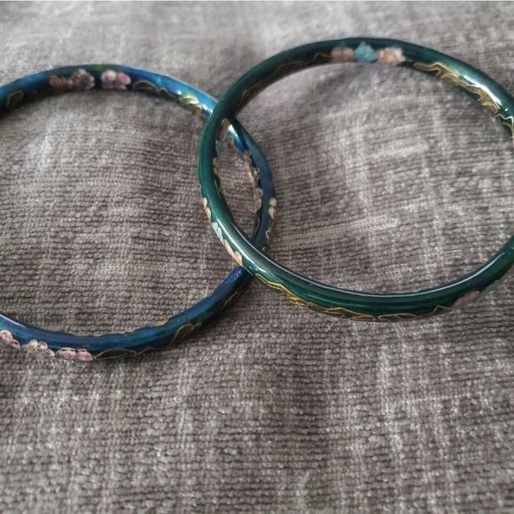 Beautiful Set of Vintage Cloisonné Floral Design Bracelets - Picture 2 of 7